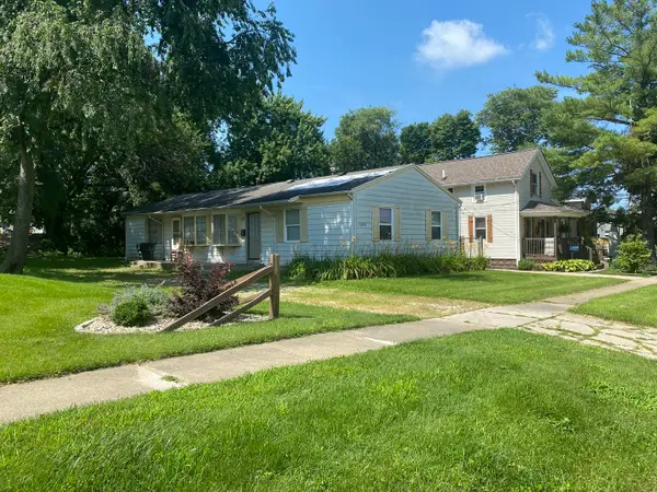1009 E Jackson Street #A-B, Bloomington, IL 61701