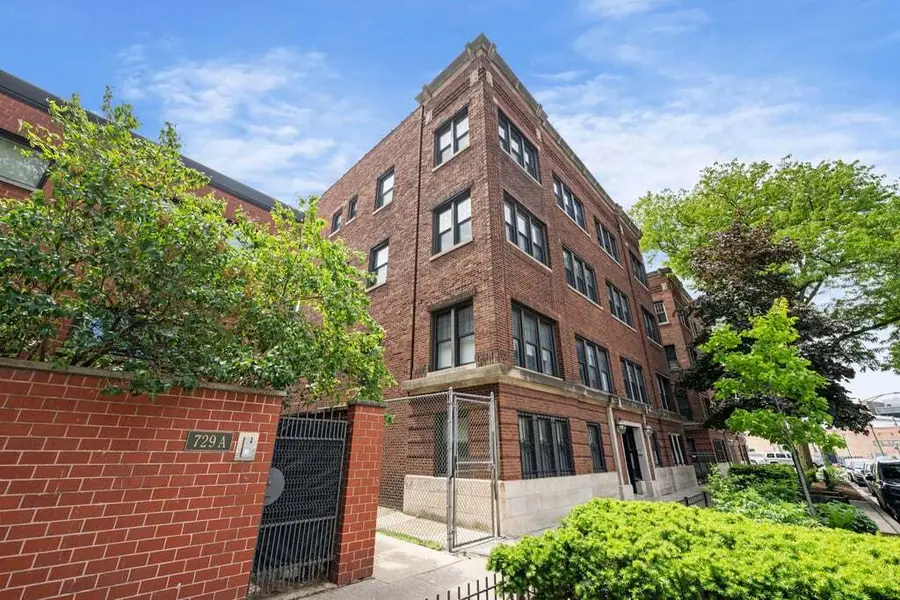 735 W Waveland Avenue #3, Chicago, IL 60613 - #2