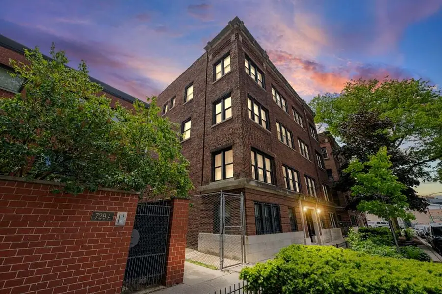 735 W Waveland Avenue #3, Chicago, IL 60613 - #3