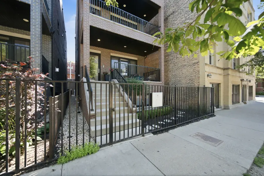 1145 W Addison Street #3, Chicago, IL 60613 - #2
