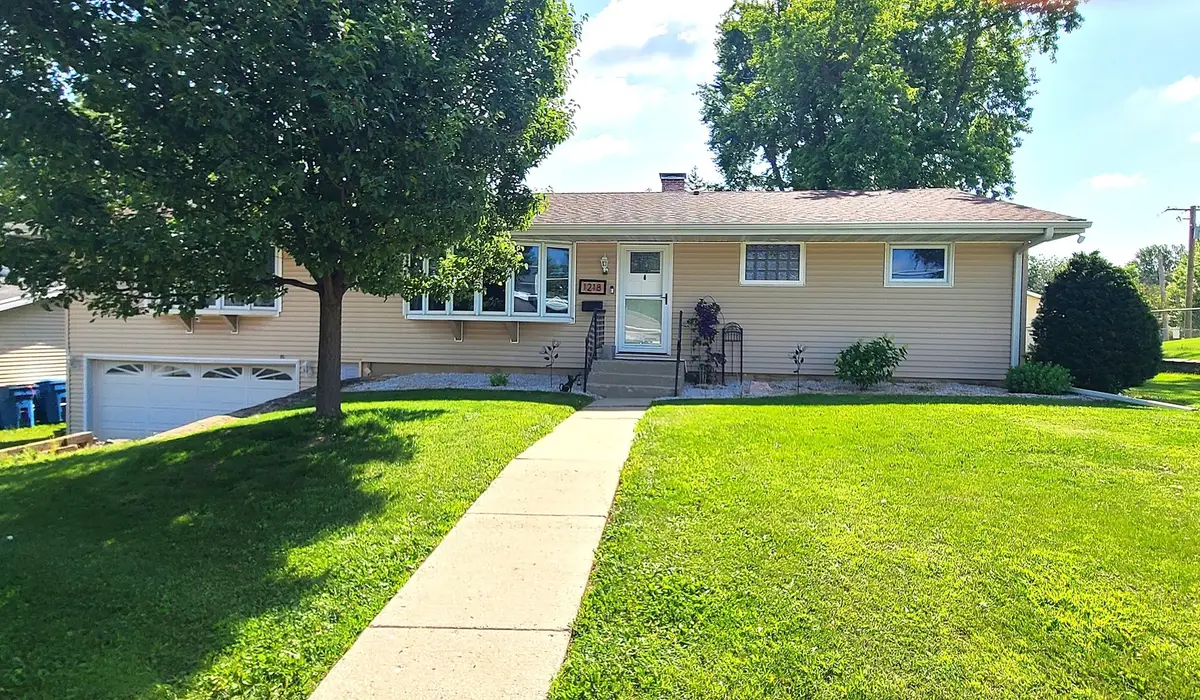 1218 Elm Place, Dixon, IL 61021 - #1