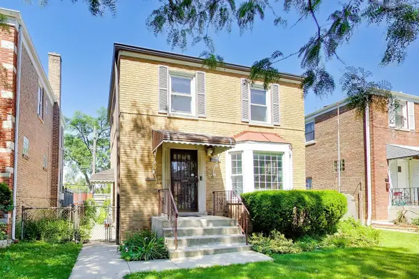 6028 N Whipple Street N, Chicago, IL 60659