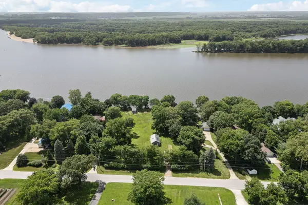 17520 River Road, Cordova, IL 61242
