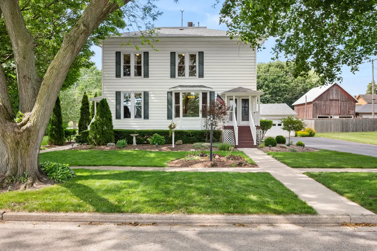 204 E Navaho Avenue, Shabbona, IL 60550 - #1