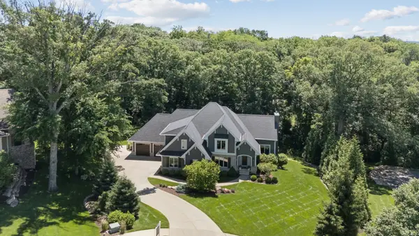 4865 Woody Creek Circle, Bettendorf, IA 52722