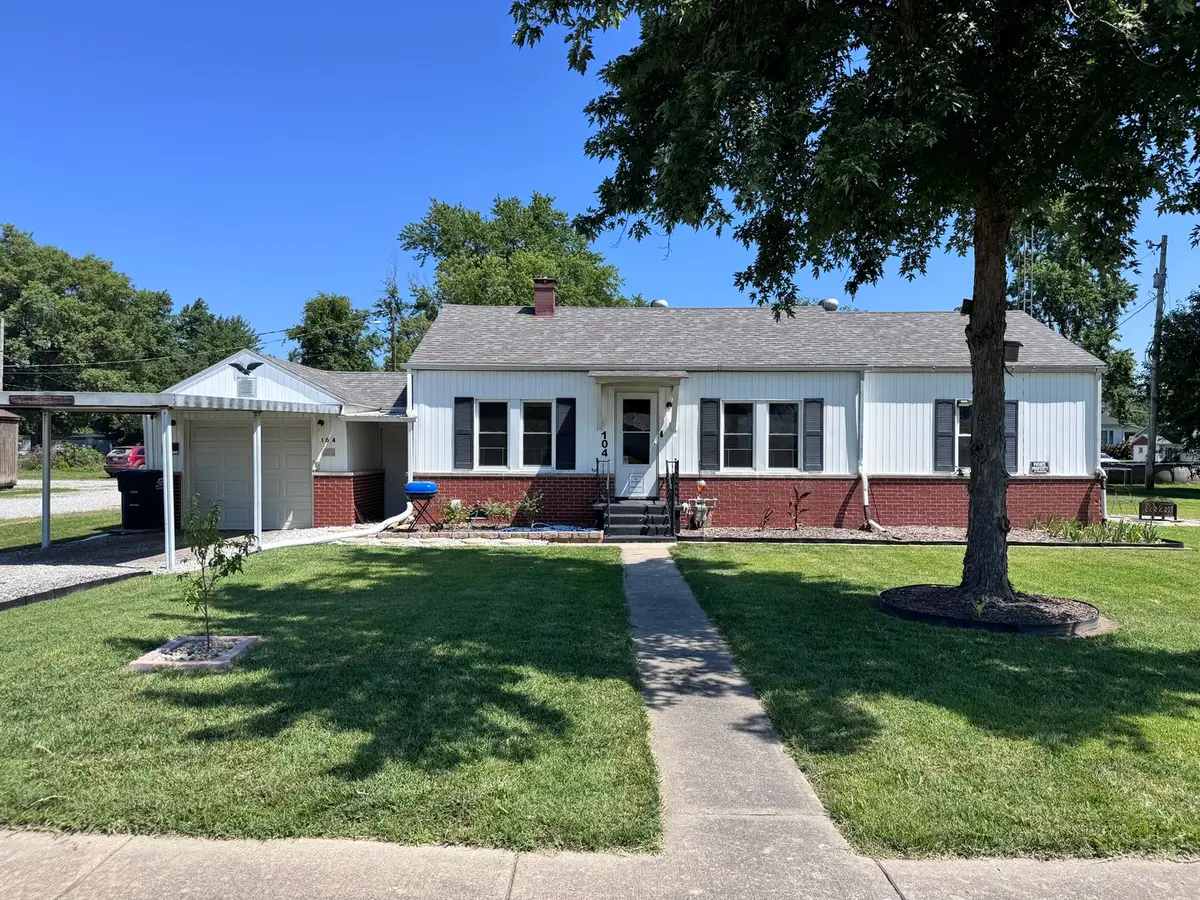 104 E Poplar Street, Odin, IL 62870 - #1