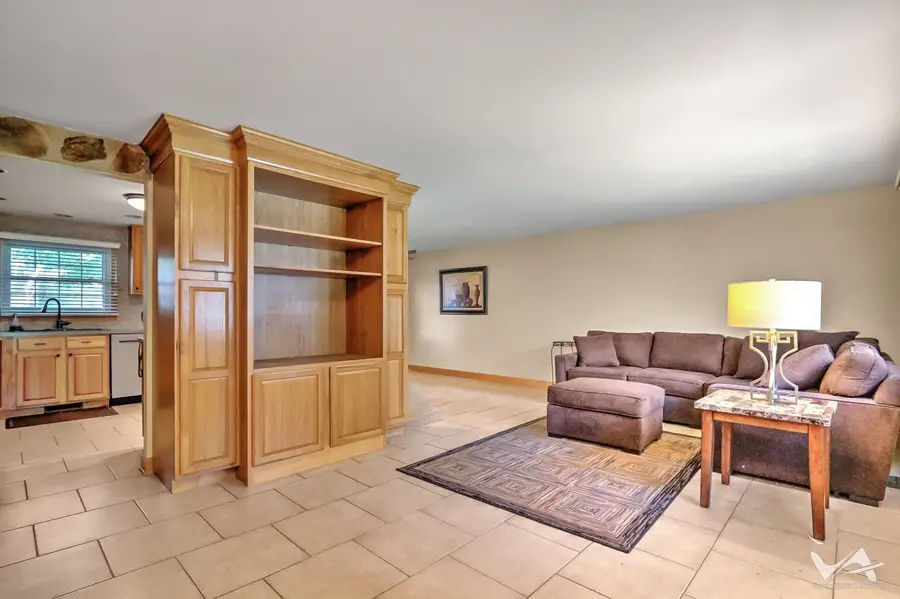 135 Jeffery Lane, Schaumburg, IL 60193 - #3