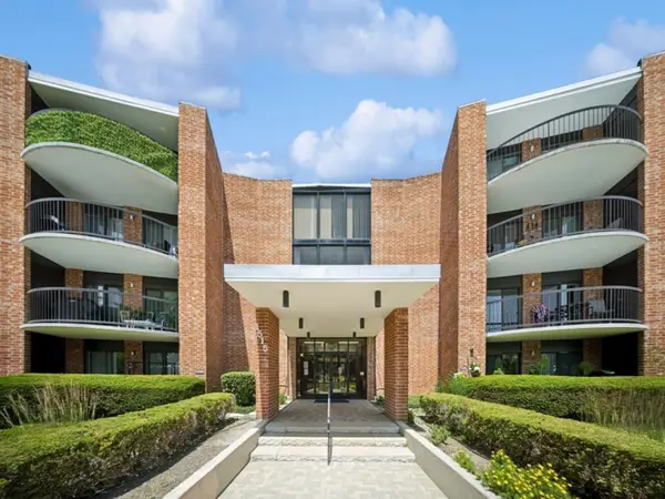 1515 E Central Road #420C, Arlington Heights, IL 60005
