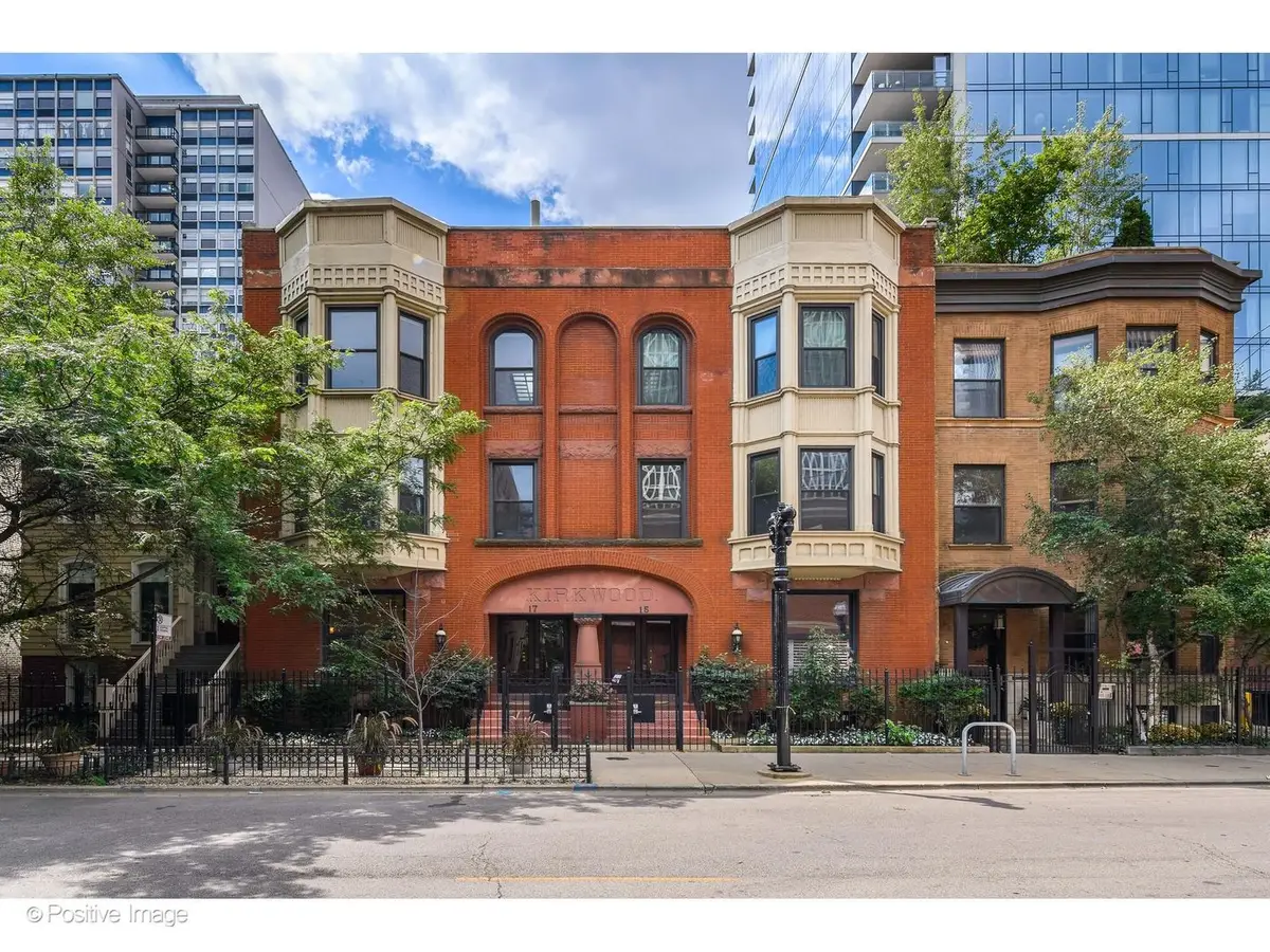 17 E Division Street #1E, Chicago, IL 60610 - #1