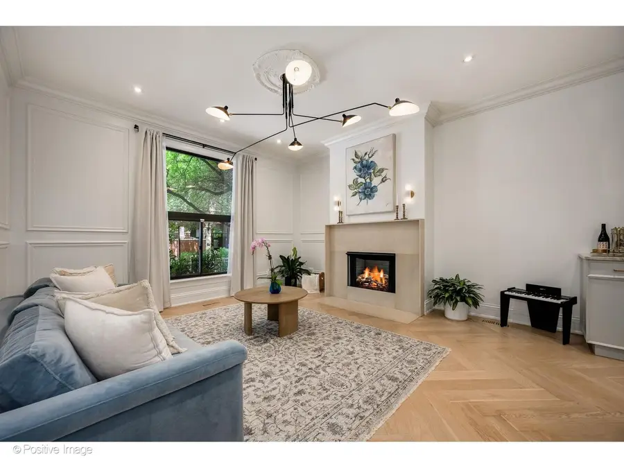 17 E Division Street #1E, Chicago, IL 60610 - #2