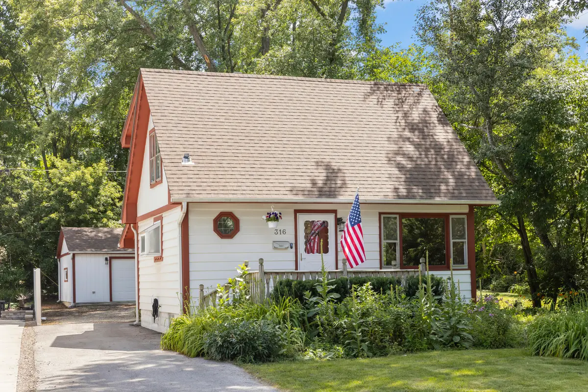 316 W 5th Avenue, Naperville, IL 60563 - #1
