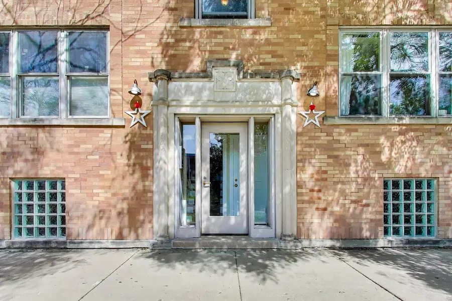 3807 N Campbell Avenue #1, Chicago, IL 60618 - #2
