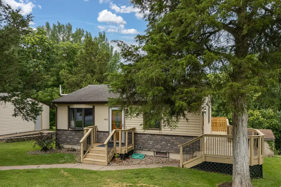 642 8th Street, Silvis, IL 61282 - #2