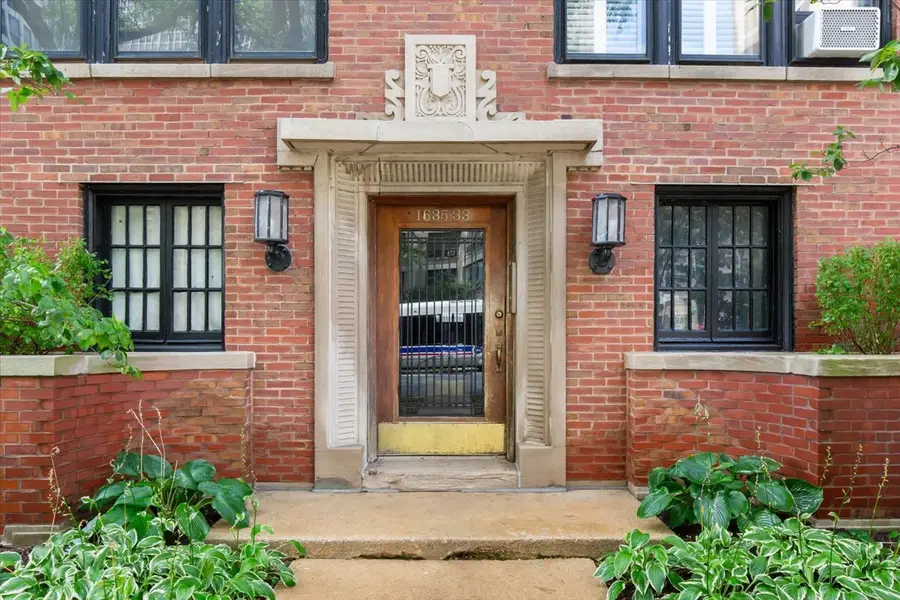 1633 E Hyde Park Boulevard #1D, Chicago, IL 60615 - #2