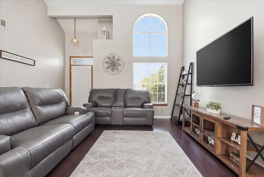 15 W Country Walk Drive W, Round Lake Beach, IL 60073 - #3