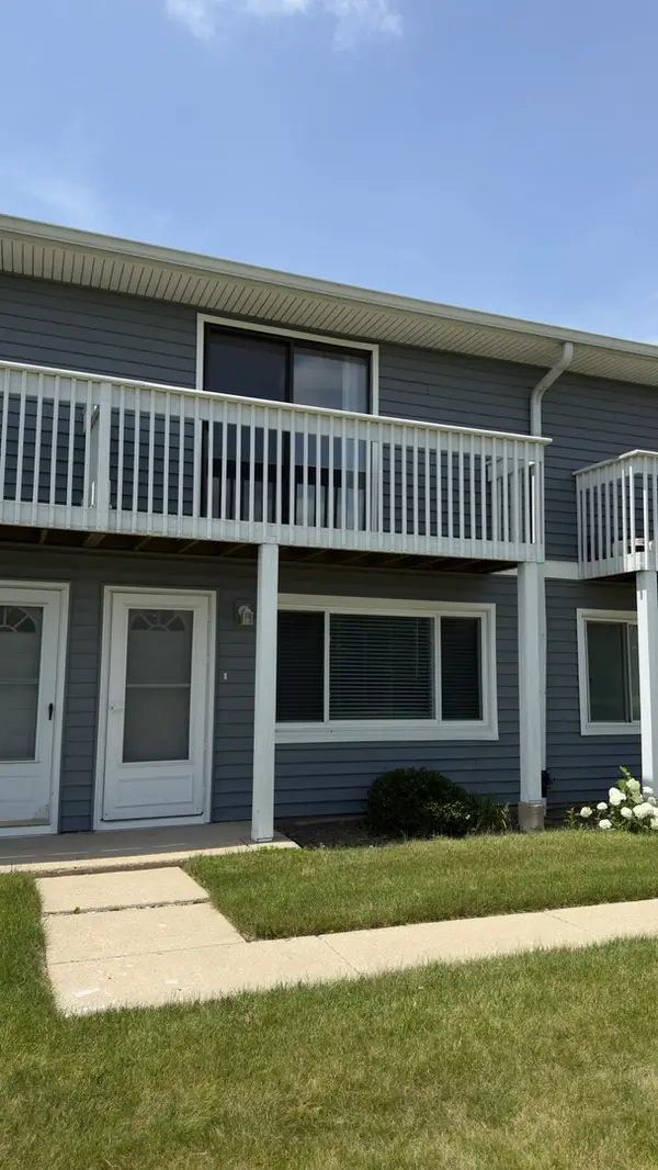 17335 W Maple Lane #17335, Gurnee, IL 60031
