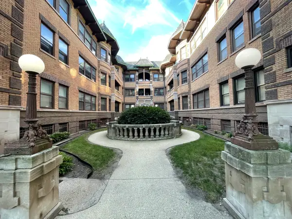 945 E Hyde Park Boulevard #3, Chicago, IL 60615