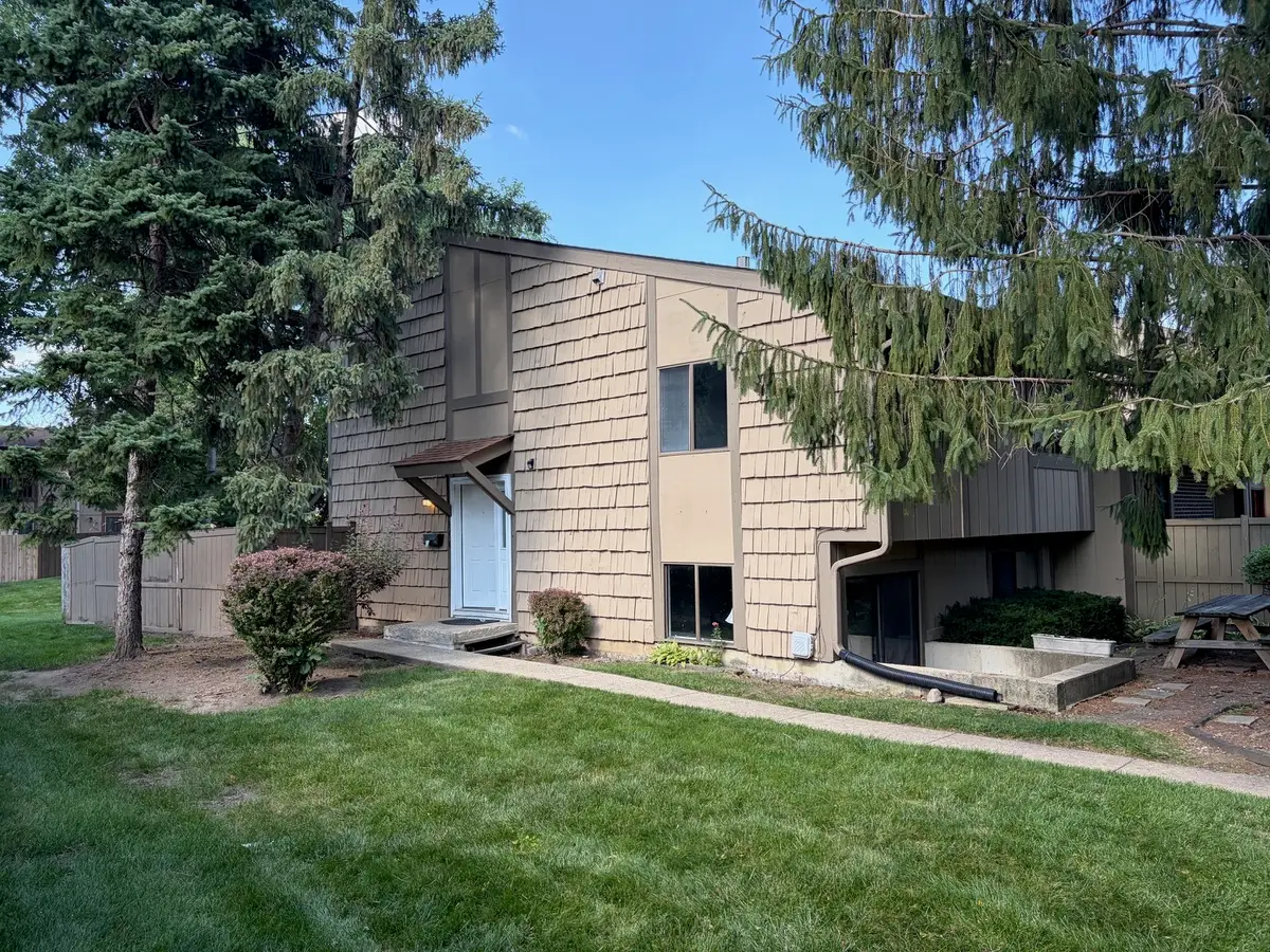 800 Oregon Trail, Roselle, IL 60172 - #1