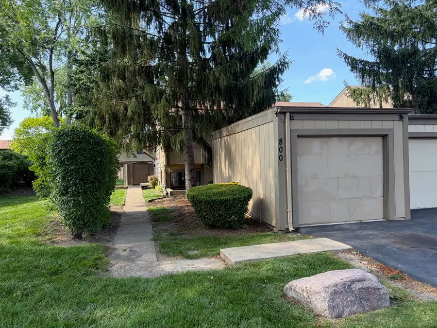 800 Oregon Trail, Roselle, IL 60172 - #3