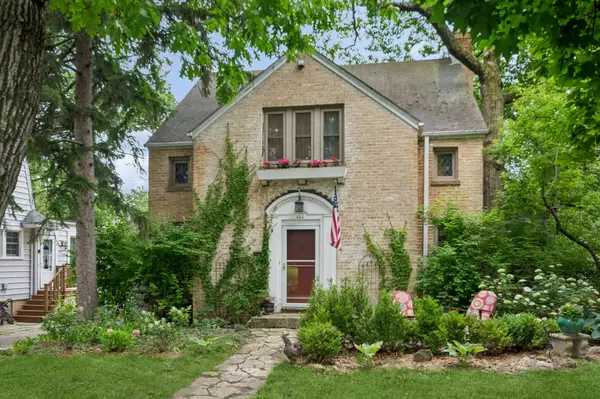 444 Oakdale Avenue, Glencoe, IL 60022
