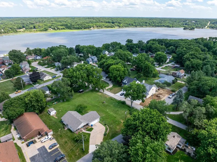 327 Dodge Street, Le Claire, IA 52753 - #2