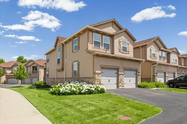 1873 N Crenshaw Circle, Vernon Hills, IL 60061