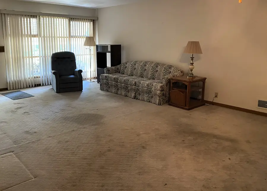 9528 S Brandt Avenue, Oak Lawn, IL 60453 - #2