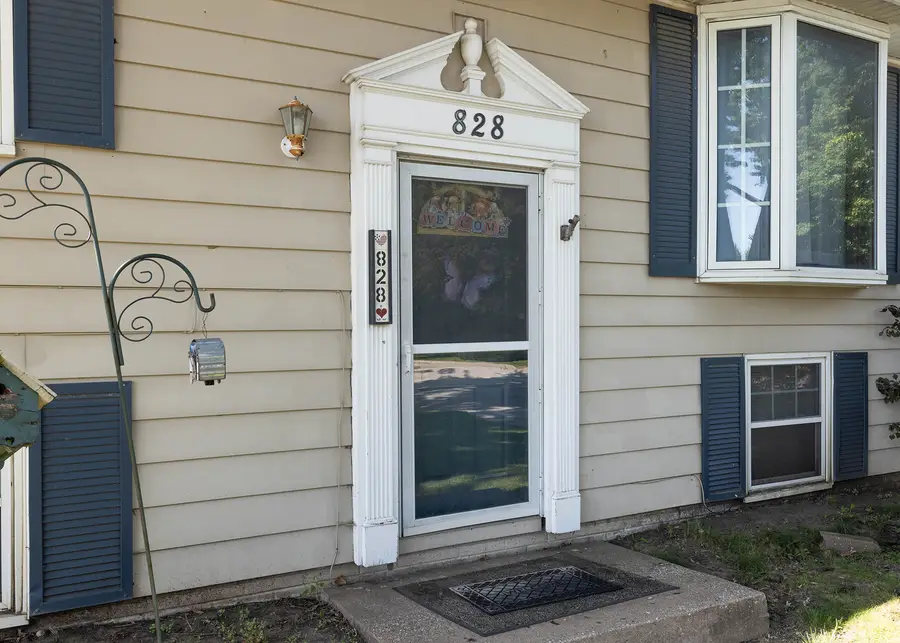 828 4th Avenue, Milan, IL 61264 - #3