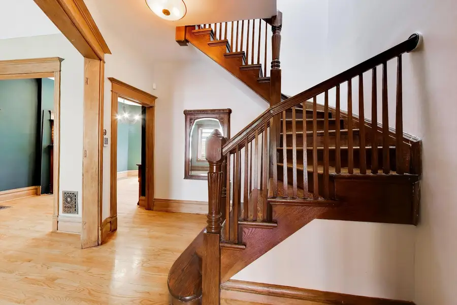 3807 N Alta Vista Terrace, Chicago, IL 60613 - #3