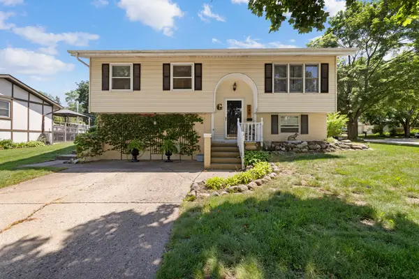 745 Sunbury Road, South Elgin, IL 60177