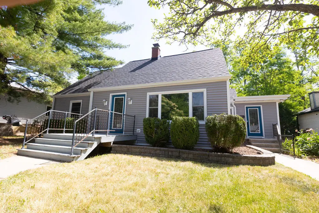 305 Glenice Parkway, Fox River Grove, IL 60021 - #1