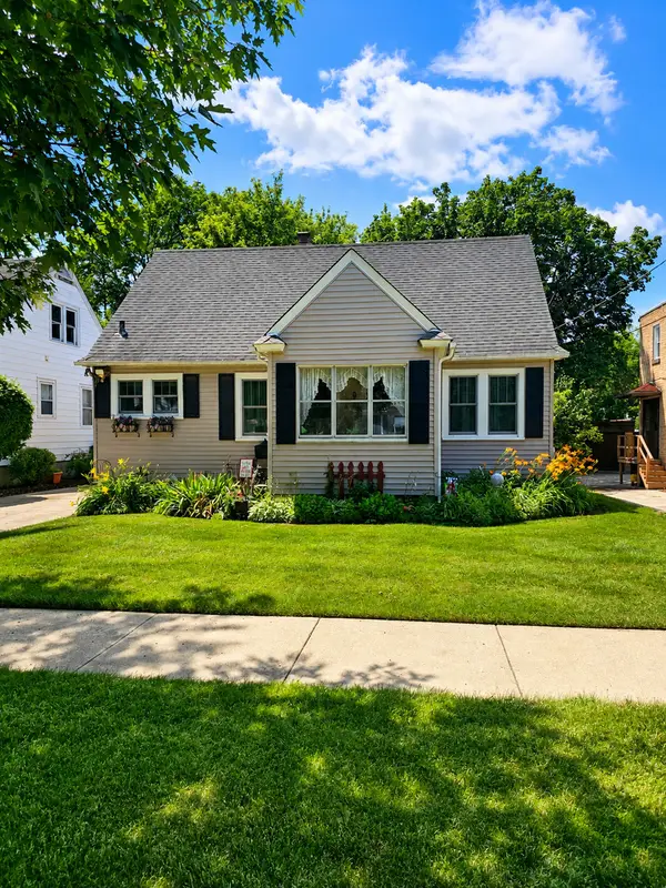 621 Lincoln Avenue, Elgin, IL 60120
