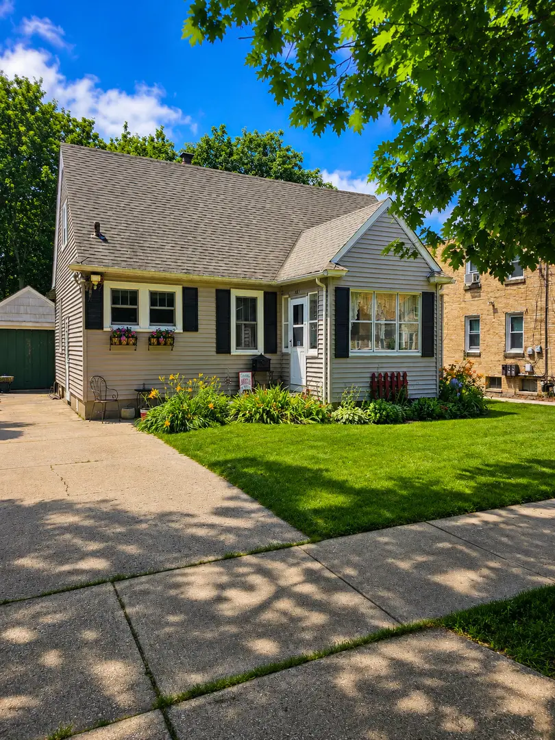 621 Lincoln Avenue, Elgin, IL 60120 - #2