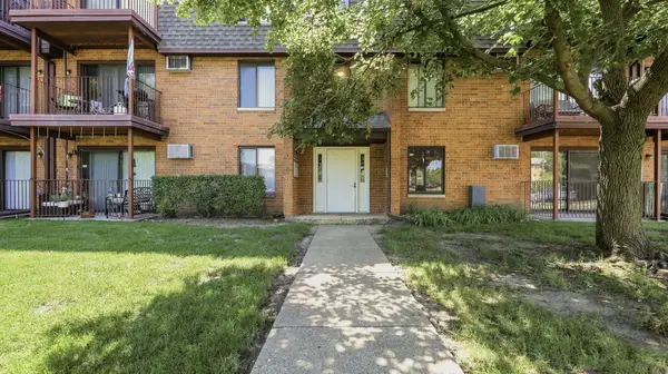 645 N Briar Hill Lane #2, Addison, IL 60101