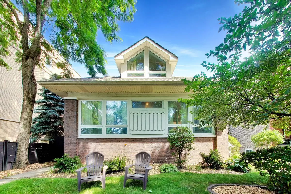 2012 W Estes Avenue, Chicago, IL 60645 - #1