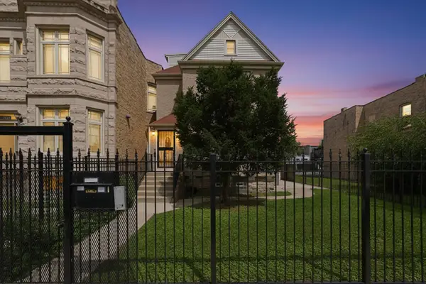 6735 S Eberhart Avenue, Chicago, IL 60637