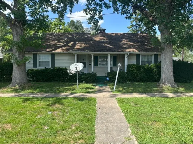 810 E 7th Street, Centralia, IL 62801 - #1