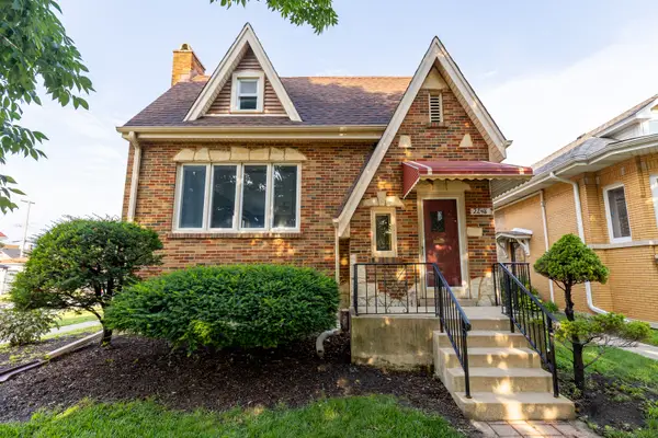 2246 Clinton Avenue, Berwyn, IL 60402