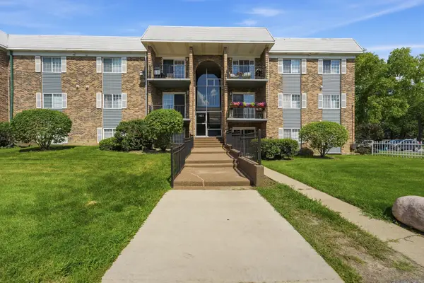 1621 N Windsor Drive #215, Arlington Heights, IL 60004