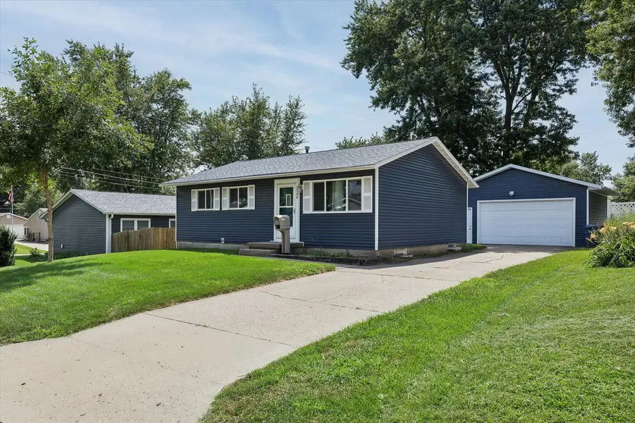 3208 Wakonda Drive, Bettendorf, IA 52722 - #2