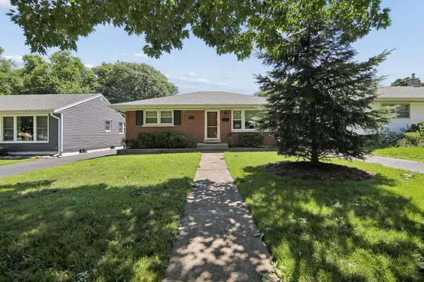 29 N Summit Avenue, Villa Park, IL 60181
