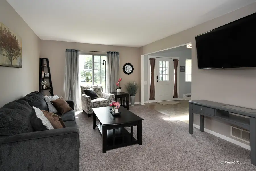300 Briarwood Lane, Algonquin, IL 60102 - #2