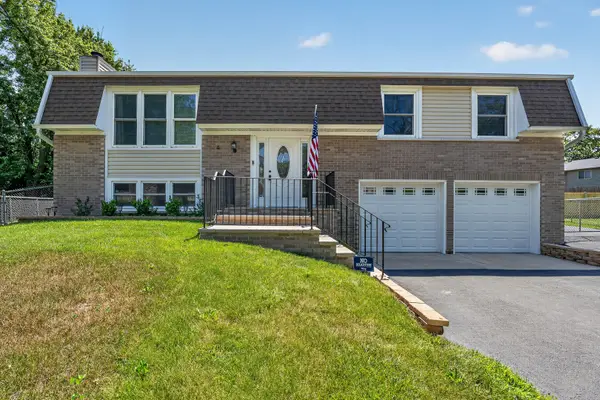 4 Devon Court, Bolingbrook, IL 60440