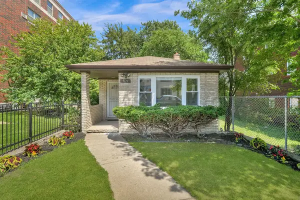 9117 S Brandon Avenue, Chicago, IL 60617