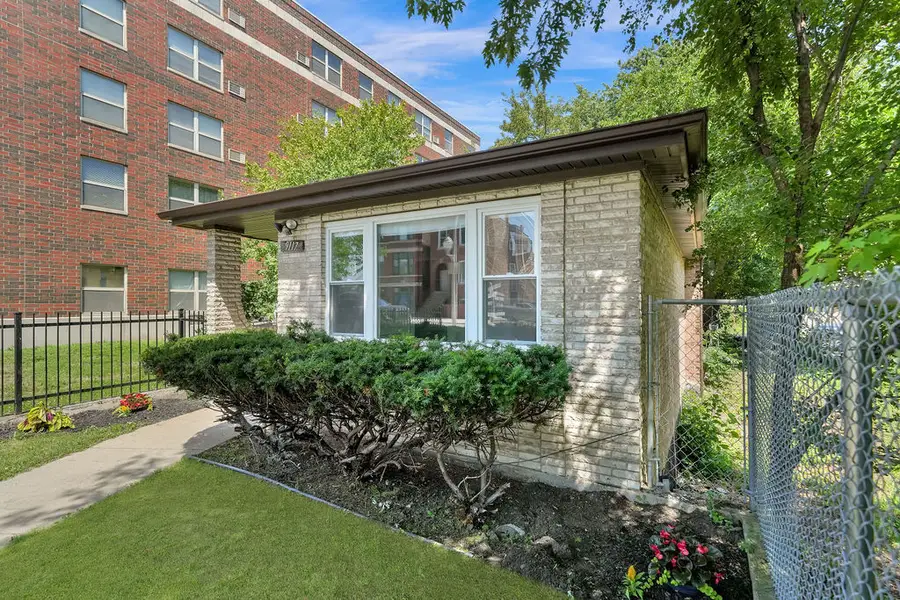 9117 S Brandon Avenue, Chicago, IL 60617 - #2