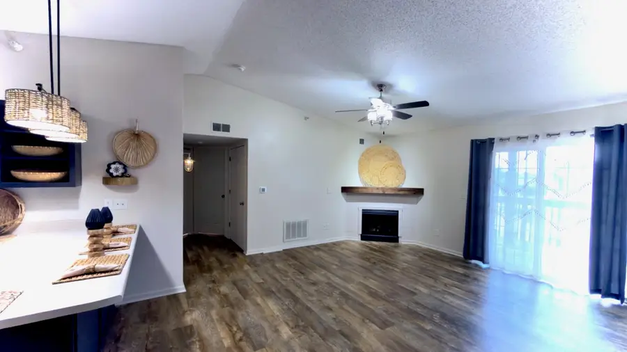 3215 S 16th Avenue #Unit-302, Eldridge, IA 52748 - #2