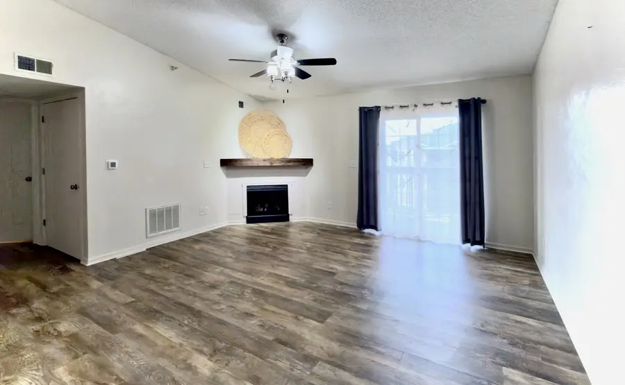 3215 S 16th Avenue #Unit-302, Eldridge, IA 52748 - #3