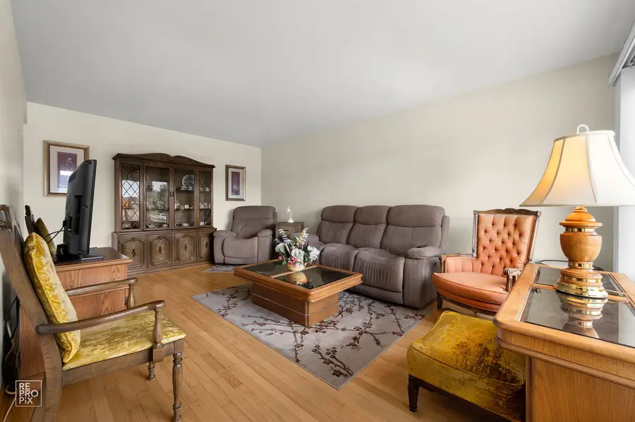 9972 Ivanhoe Avenue, Schiller Park, IL 60176 - #3