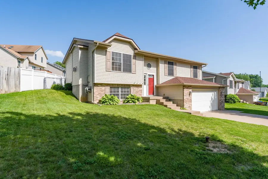5343 Hillandale Road, Davenport, IA 52806 - #2