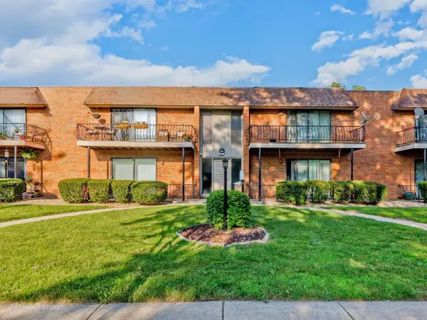 627 N Carroll Parkway #105, Glenwood, IL 60425